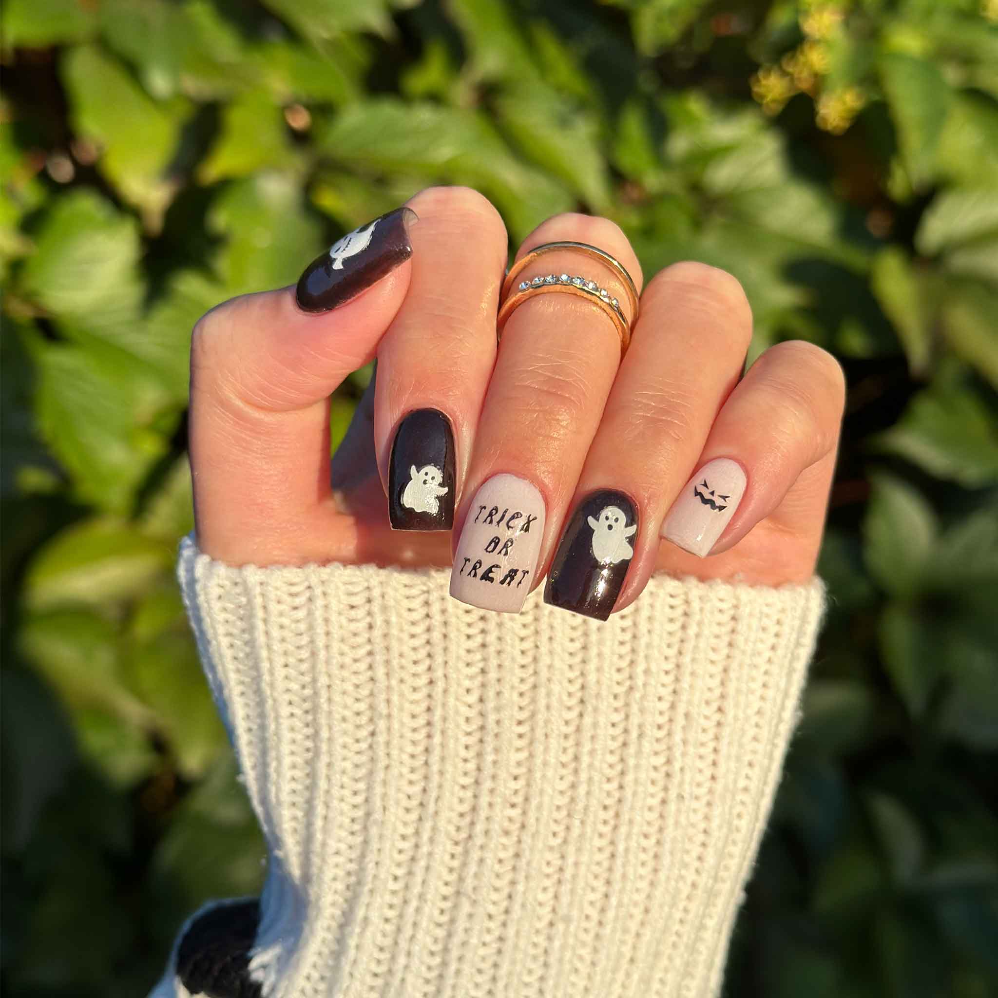 Ghostly Halloween Nail Flash